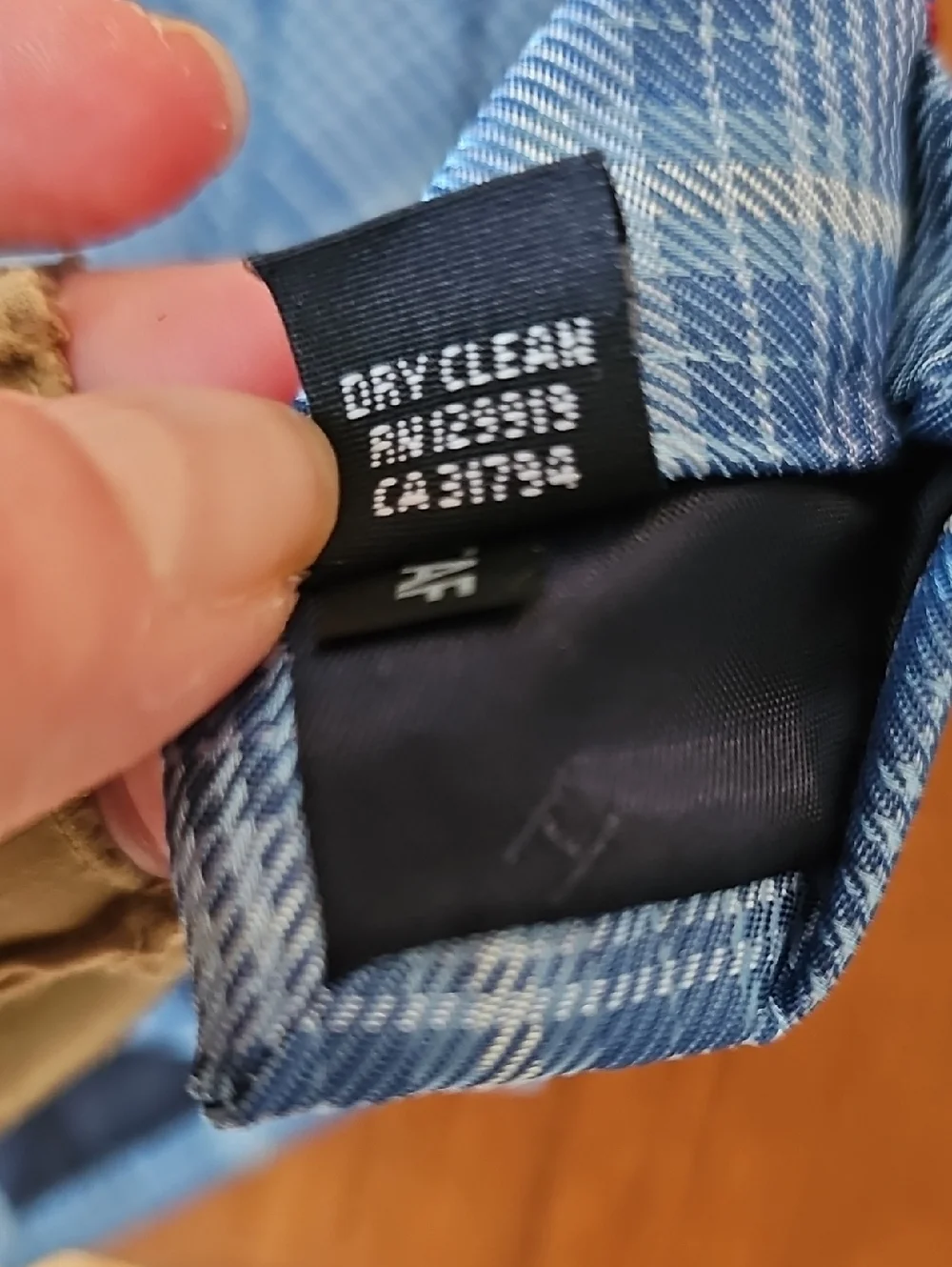 **NWT** Shades Of Blue Tommy Hilfiger Tie